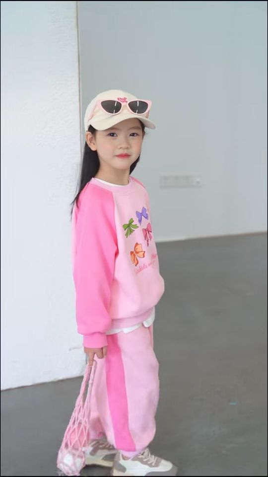 [???] Ribi Kids Fashion Nơi hóa thân con yêu thành Nàng Công Chúa ?‍?❤️️?⭐️ Em đẹp em xinh
 Set bộ năng động cho Trung Thu thêm rộn ràng
 Diện sét này đi học, đi chơi cho bé đều điểm không có Nhưng mẹ ơi….
 HÀNG full size 9-40kg
 , shares-0✔️ , likes-6❤️️ , date-2024-09-09 23:09:26????????