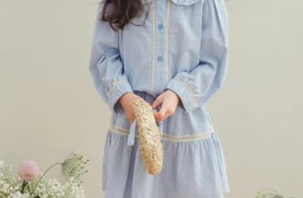 [🆕🇻🇳]  Tiệm cô Kul by Dinh Thuong luôn mang tới những sản phẩm chất lượng, đẹp mắt, theo trend 🧑‍🧒❤️️👶⭐️ [HÀNG MỚI VỀ]
Một set thu xinh hết nước chấm. Đúng chất nàng thơ 10 điểm luôn ạ! Chất đẹp mềm mát lắm. Áo sơ mi mix cùng chân váy phối ren. Vừa điệu đà,  , shares-0✔️ , likes-0❤️️ , date-2024-09-17 09:29:13🇻🇳🇻🇳🇻🇳📰🆕