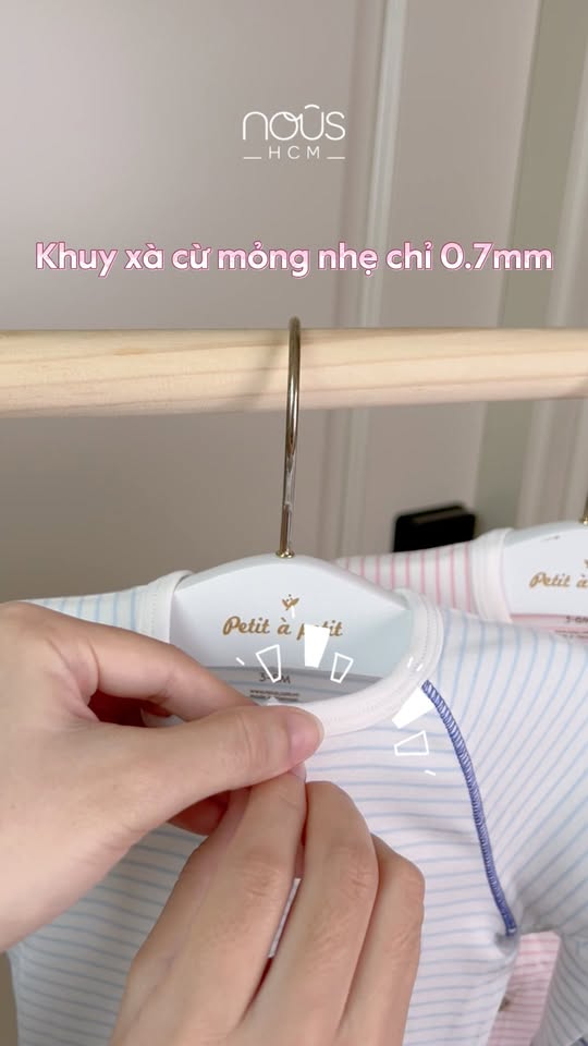 [🆕🇻🇳] Nous HCM 🧑‍🧒❤️️👶⭐️ BỘ DÀI TAY CHO THỜI TIẾT GIAO MÙA
 Bộ dài tay chất liệu Nu Petit siêu mềm mịn, mặc mát mẻ khi nắng và điều hòa thân nhiệt khi giao mùa cho bé đây ạ.
 Ba, m , shares-0✔️ , likes-65❤️️ , date-2024-09-19 02:30:24🇻🇳🇻🇳🇻🇳📰🆕