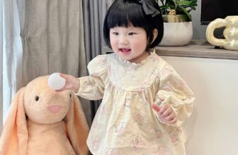 [🆕🇻🇳] La Peti BéBé – Đến La Petite BéBé để cùng con tạo nên điều kì diệu ba mẹ nhé!!! 🧑‍🧒❤️️👶⭐️   Thu đi để lại lá vàng
Mẹ may áo mới cho nàng thêm xinh
Phiên bản giới hạn của nhà La Peti sẽ không bao giờ làm các mẹ thất vọng đâu ạ
Thiết kế độc quyền, , shares-0✔️ , likes-5❤️️ , date-2024-09-19 14:48:47🇻🇳🇻🇳🇻🇳📰🆕