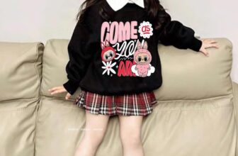 [🆕🇻🇳]  Linh Vit – Chuyên Quần Áo, giày dép , phụ kiện trẻ em từ 1-16 tuổi 🧑‍🧒❤️️👶⭐️ Sét hot cho gái địu của mệ.
Sét áo da cá + cváy kẻ bé nào cũng mê e labubu này ạ
Sz : 2y – 12y ( 12-45kg ) , shares-0✔️ , likes-0❤️️ , date-2024-09-20 16:30:18🇻🇳🇻🇳🇻🇳📰🆕