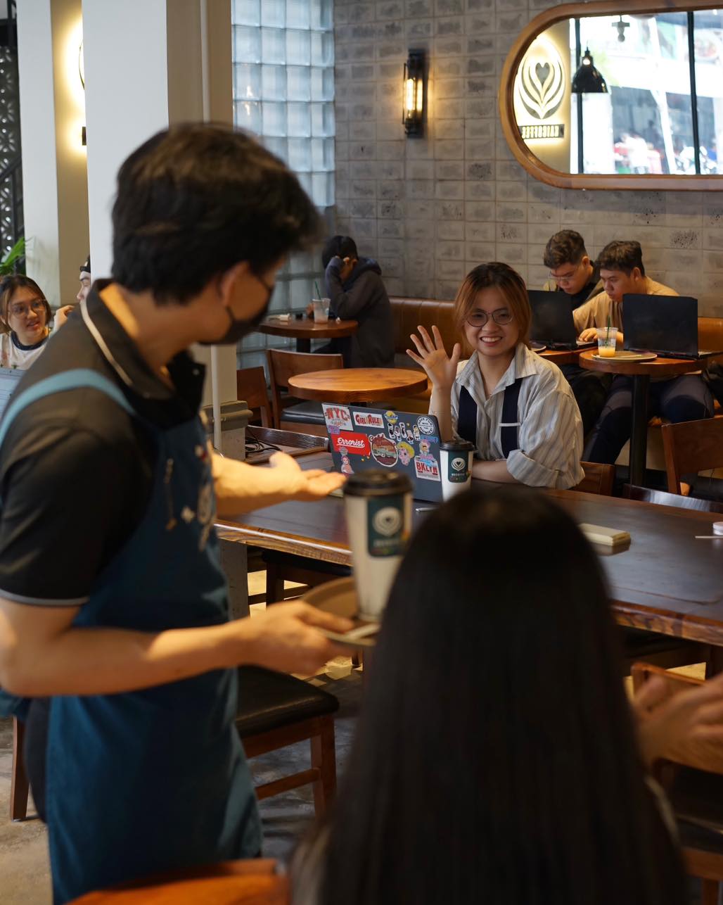 [☕️🇻🇳] 𝐋𝐚 𝐑𝐞̂𝐯𝐞𝐮𝐬𝐞🥤 Top1Coffee ☕️ một hai lần có thể nói là lạc quan,
nhưng sau bao thăng trầm thì em ơi, thế giới của
em đã buồn bã bao lâu rồi …
, shares-934✔️ , likes-31K❤️️ , date-2024-09-23 18:22:00🇻🇳🇻🇳🇻🇳📰🆕