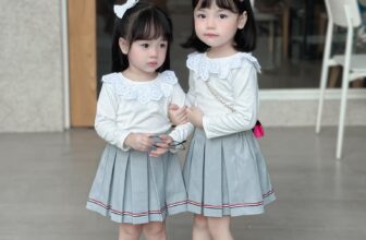 [???]  Cam Kids ?‍?❤️️?⭐️ Mùa thu mặc gì cho xinh
Mặc đồ nhà MẹCam chứ còn gì nữa ạ hihi
Set đồ mặc đi chơi, đi học,.. vừa xinh lại còn rẻ nữa chứ.
– Chất liệu : Cotton tàu + k , shares-0✔️ , likes-0❤️️ , date-2024-09-28 05:50:17????????