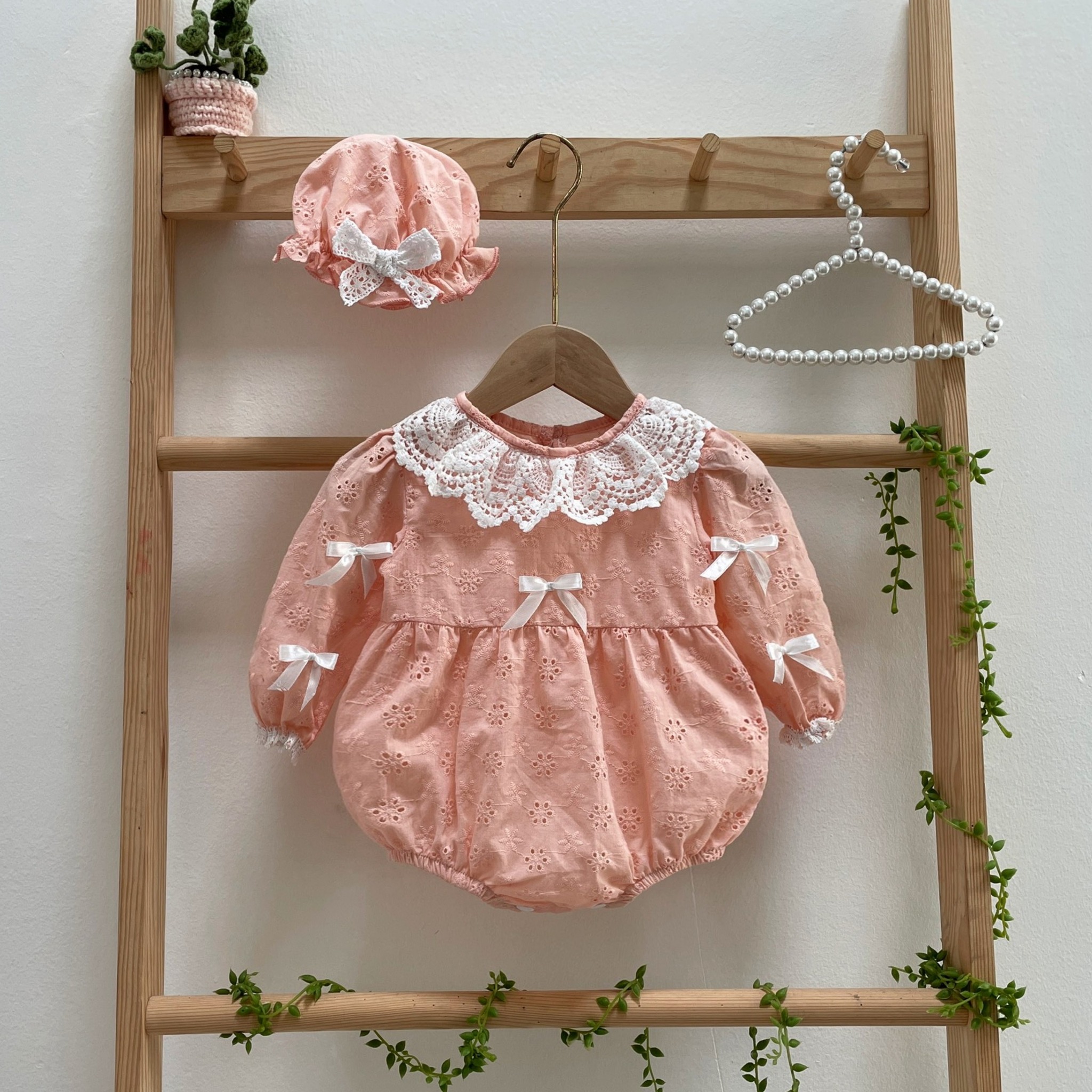 [🆕🇻🇳]  Babi Shop-Đồ thiết kế cho công chúa nhỏ của Mẹ! 🧑‍🧒❤️️👶⭐️ BB111 – Body tay dài chất thô thêu cao cấp phối cổ ren cotton
Chất siêu mát và thấm hút
Size: sơ sinh -12kg
——————————————
Shopee:
Ship COD toàn  , shares-0✔️ , likes-7❤️️ , date-2024-10-01 19:00:14🇻🇳🇻🇳🇻🇳📰🆕