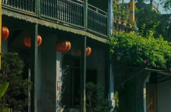 [???] Chuu Hoian – Thiết kế & Thời trang ? Top1Fashion ?  Hội An vào Thu,
Bạn hỏi mùa thu Hội An ra sao.
Tôi trả lời:
Nó như lúc này, sáng mở mắt ra, tuyệt hơn là vào cuối tuần, người ta rảnh hơn, ngoài trời đươ , shares-0✔️ , likes-12❤️️ , date-2024-09-29 15:51:51????????