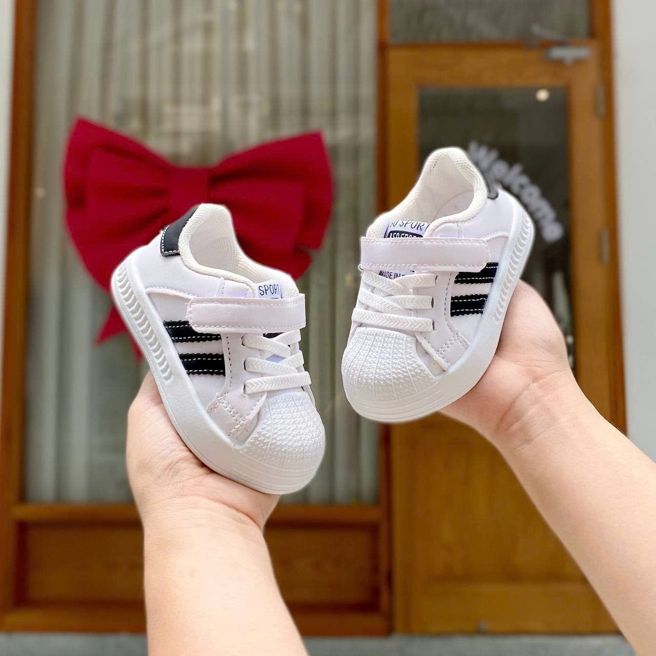 [🆕🇻🇳]  Piza Mama & Kid 🧑‍🧒❤️️👶⭐️  BST NHỮNG MẪU GIÀY BASIC BÁN CHẠY NHẤT TẠI SHOP    Shop về nhiều hàng thu đông mới cho bé iu. Mẹ ghẹo lựa nhắn shop tư vấn chọn size cho bé nha
Bao kiểm , shares-6✔️ , likes-22❤️️ , date-2024-10-05 21:16:50🇻🇳🇻🇳🇻🇳📰🆕