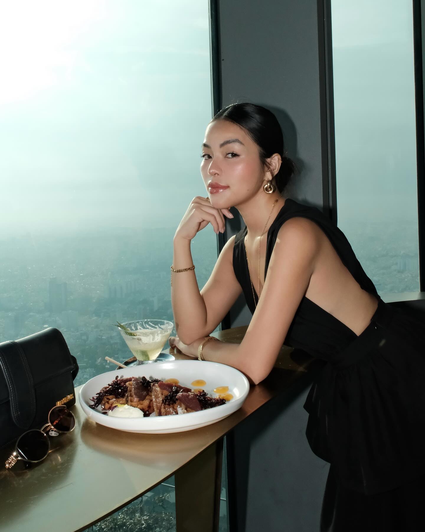 [☕️🇻🇳] Blank Lounge 🥤 Top1Coffee ☕️ @vibeaby very cutesy, very demure on Blank’s 76th floor
, shares-0✔️ , likes-17❤️️ , date-2024-10-04 01:37:21🇻🇳🇻🇳🇻🇳📰🆕