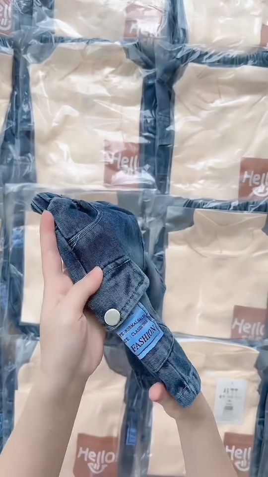 [???]  Thời Trang Cho Bé ?‍?❤️️?⭐️ Chỉ #135k/set polo HELLO! quần jean túi hộp cho bé. Đủ size 8-25kg ạ Nhận hàng kiểm tra song mới thanh toán nha các mom!
 , shares-63✔️ , likes-42K❤️️ , date-2024-10-06 02:23:15????????