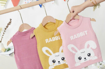 [???] Tổng Kho Hiền Baybyo Chuyên Sỉ Lẻ Quần Áo Trẻ Em Giá Rẻ ?‍?❤️️?⭐️  Áo len ba lỗ nhà em về hàng cho các ba mẹ lựa chọn ạ
Hàng về đẹp xuất  xắc  luôn ạ. chất dày đẹp, các đường may tinh tế, mềm
Chần chừ gì nữa mà không s , shares-0✔️ , likes-119❤️️ , date-2024-10-08 15:31:02????????