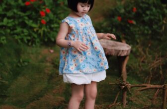 [???] Yi Closet Bán nét hồn nhiên, tặng kèm trang phục ?‍?❤️️?⭐️ Cùng bé khắc hoạ mùa thu với sắc hoa cúc vàng và màu trời xanh biếc.
Bồ đồ nhẹ nhàng xinh yêu quá. Lần này shop đã thay đổi chiếc quần short thông thường , shares-2✔️ , likes-25❤️️ , date-2024-10-11 16:12:43????????