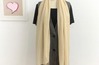 [???] Xếp home  (vintagenhatrang)  ? Top1Fashion ?  Khăn len mềm Nhật, màu be nhẹ nhàng. Chất mềm mịn
Note: Hết khăn Xếp xoá bài ạ.
Cond: 88% (lỗi chấm nhỏ)
Size: 70*160cm
Price:80k
#xephomeconhang
X , shares-0✔️ , likes-2❤️️ , date-2024-10-12 01:56:50????????