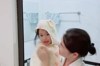 [🆕🇻🇳]  iuem Shop – Chuyên đồ sơ sinh cao cấp cho mẹ và bé – Chuyên cung cấp, sỉ lẻ chăn ga ,gối, đệm quần áo sợi tre cao cấp cho bé 🧑‍🧒❤️️👶⭐️ Khăn tắm có mũ nhà iuem không những thấm hút tốt mà còn xinh, đáng yêu lắm ba mẹ ơi #iuemshop #dososinhcaocap #dososinhchobe #khantammuslin4lop #khantamcom , shares-0✔️ , likes-0❤️️ , date-2024-10-13 15:30:07🇻🇳🇻🇳🇻🇳📰🆕