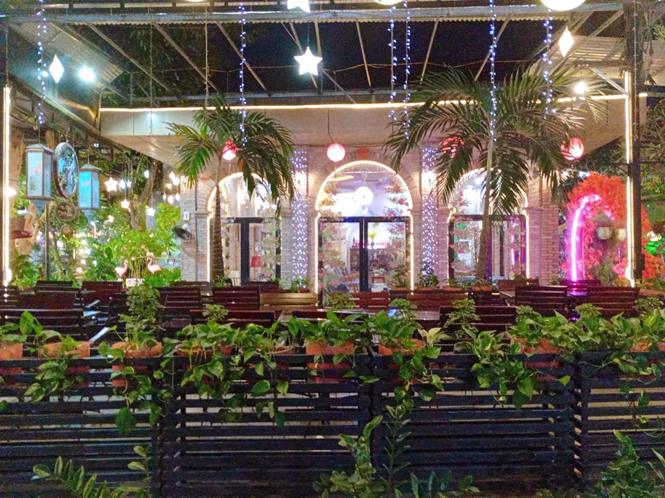 [☕️🇻🇳] Cà phê Ngọc Hà- Cafe sân vườn 🥤 Top1Coffee ☕️ Lên đèn lung linh
Một nơi lý tưởng để thư giãn cuối ngày nè các tình yêu ơi
———————————————
Cà Phê Ngọc Hà
271 Phạm Văn Đồng , shares-3✔️ , likes-7❤️️ , date-2024-10-15 02:17:11🇻🇳🇻🇳🇻🇳📰🆕