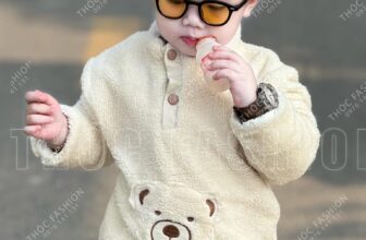 [🆕🇻🇳]  Thóc Fashion – Hàng VNXK thiết kế – REP 1:1 các hãng cho bé trai 🧑‍🧒❤️️👶⭐️ Tầm này mua sớm áo lông là hời lắmmm
Deal giá ngon – hàng đẹp khỏi bàn ấyyyy
GOM NHANH áo lông như Thóc mặc
Áo lông lót 2 lớp, thêu gấu, cổ cao ấm khỏi s , shares-10✔️ , likes-202❤️️ , date-2024-10-17 18:21:12🇻🇳🇻🇳🇻🇳📰🆕