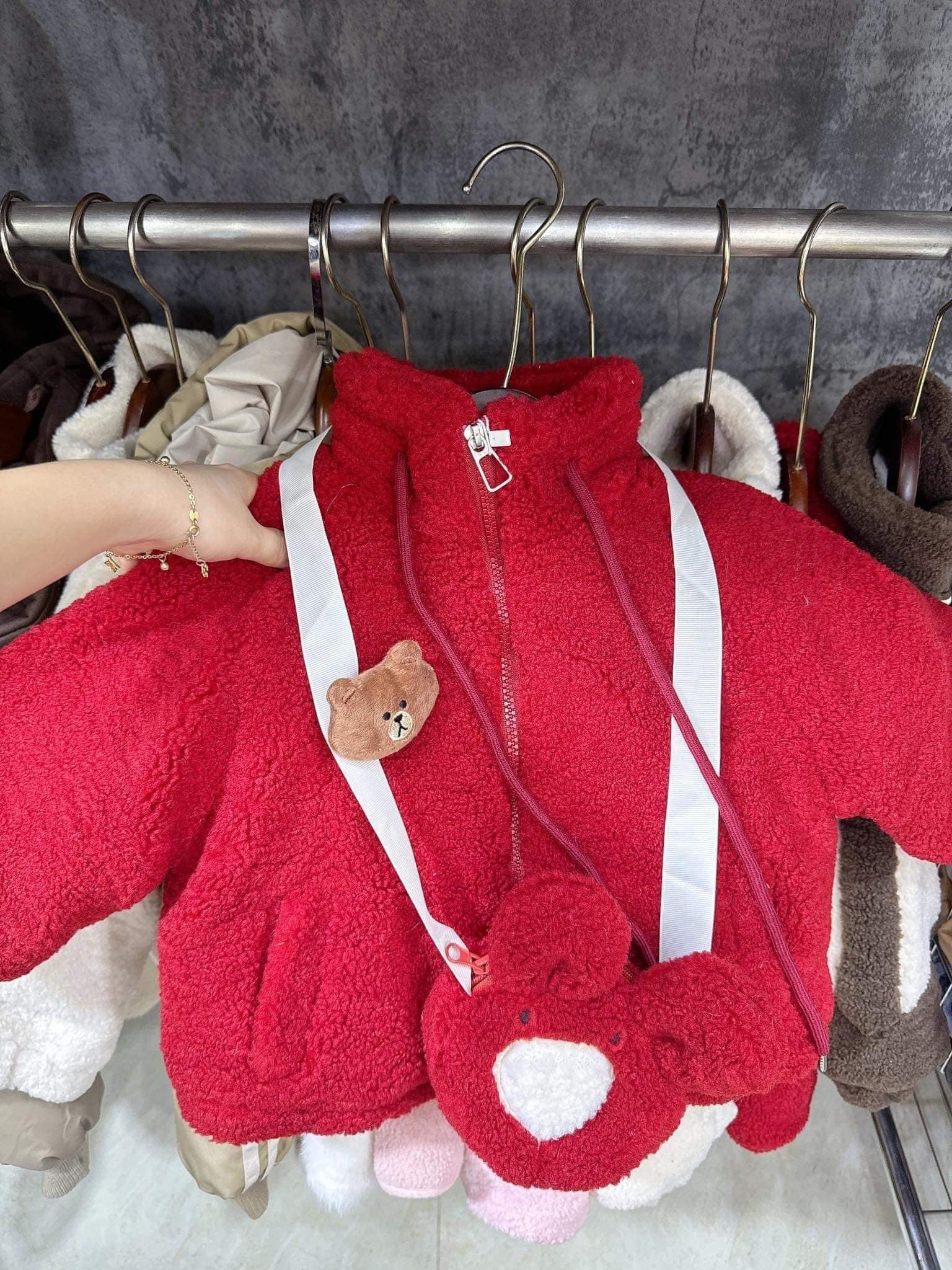 [🆕🇻🇳]  Mina’s House – Order US, UK – Order các sản phẩm Authentic từ US-UK-China-PL-JP… và local brand China 🧑‍🧒❤️️👶⭐️  QUẦN VỀ CHẤT ĐẸP DÃ MAN.
K mua cứ gọi là TIẾCCCCCE gom quần ống rộng mặc thu đông các bác ơiii. Chất đúng k chê vào đâuu dccc.
Mix với được tất cả các  , shares-0✔️ , likes-3❤️️ , date-2024-11-04 02:58:42🇻🇳🇻🇳🇻🇳📰🆕