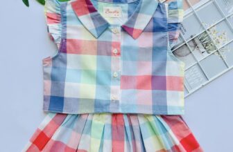 [🆕🇻🇳] Sally’s House – Thời trang cao cấp dành cho bé gái 🧑‍🧒❤️️👶⭐️ Set áo và chân váy kèm quần bên trong vải cotton mềm mát siêu cưng ạ.Size 2 : 10-12kg (còn caro nhiều màu, caro xanh)
Size 3: 12-14kg  (còn caro đỏ, caro , shares-0✔️ , likes-8❤️️ , date-2024-10-30 19:31:20🇻🇳🇻🇳🇻🇳📰🆕