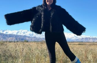 [???] Reina – Thiết kế & Thời trang  ? Top1Fashion ?  Ms. Ha Lyna in REINA𝐍𝐢𝐜𝐨𝐥𝐞 𝐅𝐚𝐮𝐱 𝐅𝐮𝐫 𝐂𝐨𝐚𝐭 sẽ không chỉ giúp quý cô REINA giữ ấm cơ thể, mà còn là một dấu ấn thời trang nổi bật, khiến outfit thêm ấn tượn , shares-9✔️ , likes-92❤️️ , date-2024-10-27 15:45:05????????