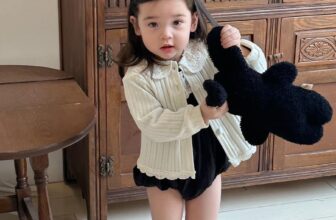 [???] Sulie House – Phụ kiện cho bé  ?‍?❤️️?⭐️ 𝒯𝒽ả 𝓃𝒽ẹ ở đâ𝓎 𝓈ự ấ𝓂 á𝓅 𝓋à đ𝒾ệ𝓊 đà
Mẫu áo len cổ ren này sẽ rất hợp với “công chúa nhỏ” nào thích sự điệu đà nữ tínhĐủ điệu nhưng cũng đủ ấm khi mùa gió l , shares-0✔️ , likes-5❤️️ , date-2024-10-28 21:04:07????????