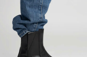 [???] Sai Gon Factory Outlet  ? Top1Fashion ?  𝗕𝗼𝗼𝘁𝘀 𝗹𝗼́𝘁 𝗹𝗼̂𝗻𝗴Cosmo 2.0 là đôi giày boots lót lông với dáng vẻ mạnh mẽ . Được chế tác từ da màu đen, các tấm đàn hồi ẩn và khóa kéo bên trong. Gót đế  , shares-0✔️ , likes-3❤️️ , date-2024-10-31 22:00:24????????