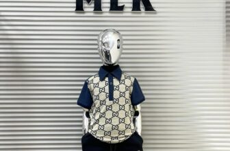 [🆕🇻🇳] Bum Kids – Cửa hàng quần áo cho bé 🧑‍🧒❤️️👶⭐️ Polo Gucci new ss24 !!!
• chất liệu hoàn toàn mới , in chìm sắc nét , cổ polo nẹp mới luôn ạ !!!
size 100-160 ( 12kg – 40kg )
BUM KIDS – CỬA HÀN , shares-2✔️ , likes-7❤️️ , date-2024-10-30 02:02:21🇻🇳🇻🇳🇻🇳📰🆕