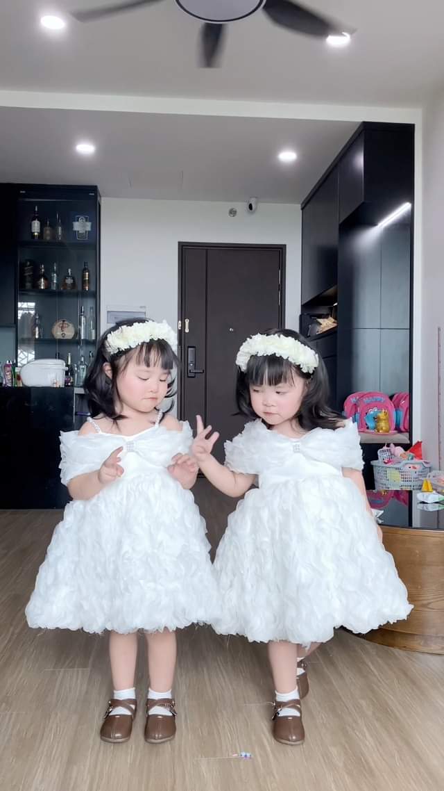 [🆕🇻🇳] Emily Jane – Váy đầm công chúa thiết kế cho bé 🧑‍🧒❤️️👶⭐️ Xin phép không nghiệm túc#EmilyJane #vayddamcongchuabegai #vaydamthietkecaocap #vayxinhdutiec #vaythoinoi #quatang
 , shares-0✔️ , likes-0❤️️ , date-2024-11-01 00:32:24🇻🇳🇻🇳🇻🇳📰🆕