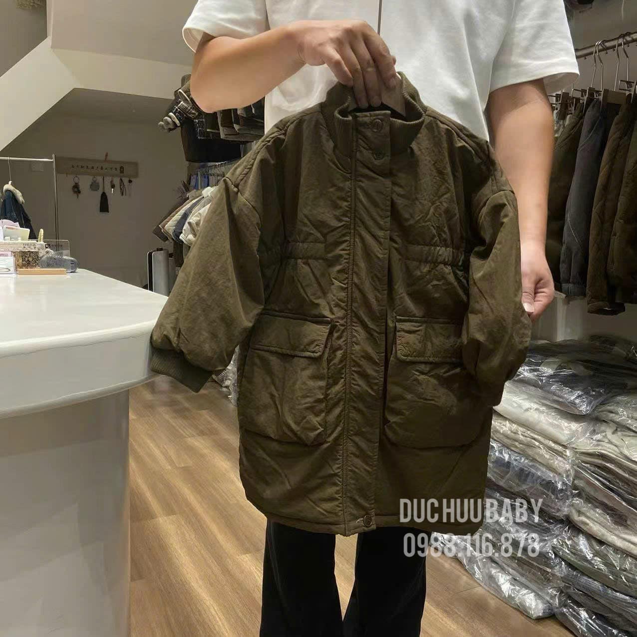 [🆕🇻🇳]  ĐỨC HỮU BABY – Chuyên buôn bán áo quần trẻ em 🧑‍🧒❤️️👶⭐️ Ôi gió mùa về đúng toa phao lông vũ hàn siêu phẩm
Size 110-150 (18-45kg)
Đẹp xịn xò đúng gu ai
Sẵn hàng tại ĐỨC HỮU BABY
, shares-0✔️ , likes-1❤️️ , date-2024-11-06 17:21:11🇻🇳🇻🇳🇻🇳📰🆕