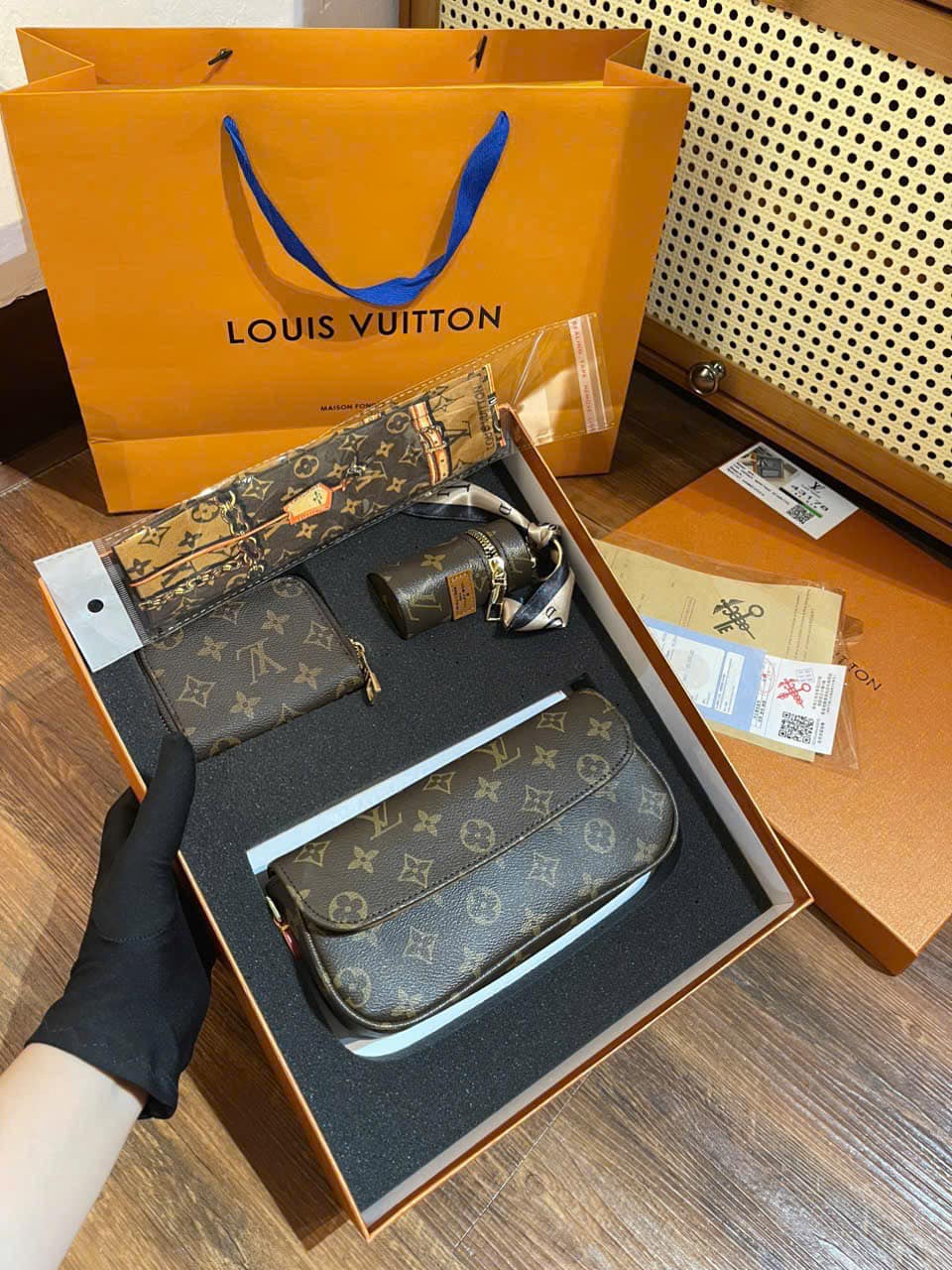 [🆕🇻🇳] Bảo Yến Store – CHUYÊN TÚI XÁCH XUẤT DƯ, SUPER VIP, SIÊU CẤP🛍️🛍️🛍️ 👕 Top1Fashion 👗  Nhìn sét này siêu hờiiiiii , mua 1 túi tặng 3 phụ kiện luôn
, shares-0✔️ , likes-3❤️️ , date-2024-11-01 17:57:51🇻🇳🇻🇳🇻🇳📰🆕