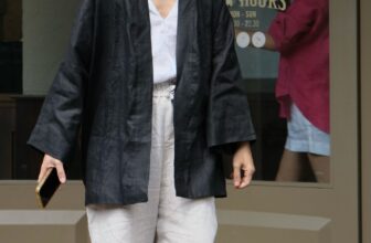 [???] Chuu Hoian – Thiết kế & Thời trang ? Top1Fashion ?  Áo khoác cho mùa thu nàng nhé!
𝗖𝗵𝘂𝘂.𝗛𝗼𝗶𝗮𝗻
Est. 2019
Slow fashion, linen fabric.
Made with love in Hoian
____________
𝑯𝒂̀𝒏𝒈 𝒕𝒉𝒊𝒆̂́𝒕 𝒌𝒆̂́ 𝒄𝒐́ 𝒔𝒂̆̃𝒏- 𝒉𝒐𝒂̣̆𝒄  , shares-1✔️ , likes-14❤️️ , date-2024-10-30 16:56:29????????