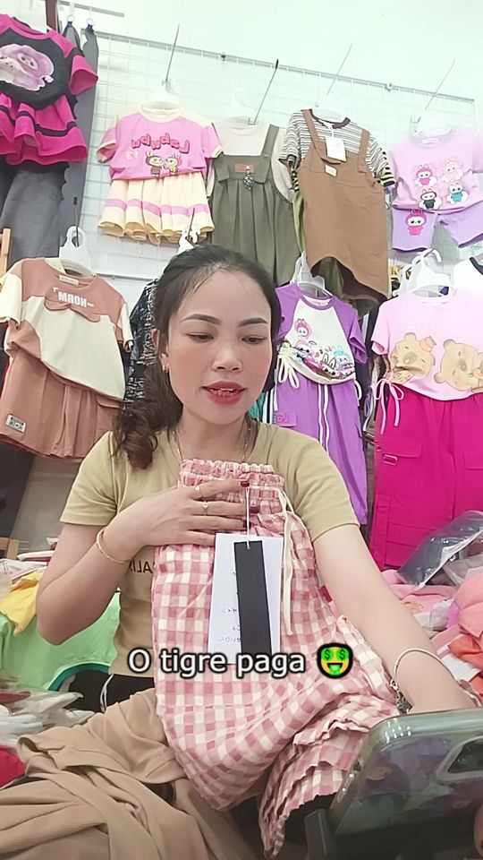 [🆕🇻🇳]  Shop Bé Xinh Hồng Hồng – Chuyên thời trang mẹ và bé ! Hàng Việt Nam giống hình 100% 🧑‍🧒❤️️👶⭐️ 35k yêu thương MN ơi , shares-6✔️ , likes-1❤️️ , date-2024-11-01 20:09:50🇻🇳🇻🇳🇻🇳📰🆕