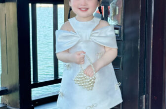 [🆕🇻🇳] Elena Kids – Thời Trang Thiết Kế Bé Gái – Thương hiệu thời trang cao cấp cho bé với những mẫu váy thiết kế riêng độc quyền 🧑‍🧒❤️️👶⭐️  𝑳𝒖𝒄𝒚 𝑫𝒓𝒆𝒔𝒔 – 𝑴𝒐́𝒏 𝒒𝒖𝒂̀ 𝒉𝒐𝒂̀𝒏 𝒉𝒂̉𝒐 𝒄𝒉𝒐 𝒄𝒐̂𝒏𝒈 𝒄𝒉𝒖́𝒂 𝒏𝒉𝒐̉  Cùng Lucy Dress, nàng công chúa nhỏ của mẹ sẽ trông thật nổi bật và xuất sắc! Điểm nhấn là những c , shares-5✔️ , likes-20❤️️ , date-2024-11-04 02:00:15🇻🇳🇻🇳🇻🇳📰🆕