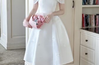 [🆕🇻🇳] YAME – For the love of black & white 👕 Top1Fashion 👗  𝐀𝐔𝐓𝐔𝐌𝐍 𝐖𝐇𝐈𝐒𝐏𝐄𝐑𝐒 𝐱 𝐌𝐢𝐬𝐬 𝐓𝐡𝐚𝐧𝐡 𝐂𝐡𝐚𝐧𝐠Thiết kế dáng A xoè thanh thoát, gợi lên sự thướt tha trong từng bước di chuyển. Điểm nhấn trễ vai kết hợp với chi tiết , shares-0✔️ , likes-1❤️️ , date-2024-11-04 15:00:14🇻🇳🇻🇳🇻🇳📰🆕