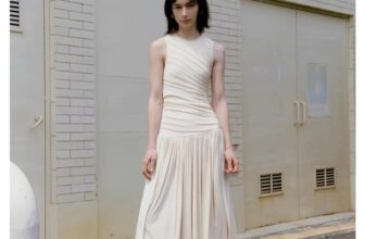 [???] SY STORE – Cửa hàng quần áo ? Top1Fashion ?  Yêu từ cái nhìn đầu tiên với chiếc đầm trắng tinh khôi. Sự tiết giản tối đa các chi tiết không cần thiết để tôn lên gu thời trang cá tính của các cô nàng m , shares-1✔️ , likes-9❤️️ , date-2024-11-03 03:39:36????????