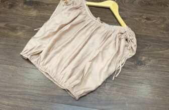 [???] Mizu Shop – Cửa hàng quần áo nữ  ? Top1Fashion ?  Áo D.R
chất vải –  xịn – mướt – mát
Có kéo rút ở vai tuỳ chỉnh Size xs s m l
– XS < 50kg ( dài áo 44cm)
– S < 55kg
– M < 60kg
– L < 65k , shares-0✔️ , likes-2❤️️ , date-2024-11-04 20:31:50????????