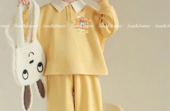 [???]  Thời trang trẻ em Zinzin Kid’s  ?‍?❤️️?⭐️ Ta gọi nó là “siêu phẩm” ạ!
Đỉnh chóp từ hình in cho đến kiểu dáng nha.
Áo cổ polo luôn được mẹ và bé rất ưa chuộng.
3 màu ngọt ngào – xinh quá đỗi
1 s , shares-0✔️ , likes-0❤️️ , date-2024-11-05 21:44:54????????