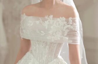 [🆕🇻🇳] Lasami Bridal – Váy cưới Hà Nội 🤵🏻 Top1Wedding 👰🏻  Toả sáng như một đoá hoa giữa thiên đường hạnh phúc
Với sự đính kết tỉ mĩ của nhà LASAMI , hàng nghìn bông hoa đã hội tụ trong chiếc váy này,  mỗi cánh ho , shares-0✔️ , likes-2❤️️ , date-2024-11-05 02:07:10🇻🇳🇻🇳🇻🇳📰🆕