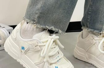 [???] giayBOM ? Top1Fashion ?  Đẹp không cả nhà ơiiiii Nay giày bên GB về là chỉ có không đụng hàng nha  Da phải xịn nha
Đế là cũng phải ngon lành nha
Mà mẫu mã cũng phải đẹp nữa
M , shares-2✔️ , likes-20❤️️ , date-2024-11-05 18:07:29????????