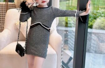 [🆕🇻🇳] Váy Tutu – Chuyên thời trang trẻ em 🧑‍🧒❤️️👶⭐️
Mê thiệt mê quá cơ…
Mụt chiếc body thiết kế cao cấp,  đính hạt trai thoai đã đủ tiền roài, thêm phối lông nữa sang chảnh khỏi bàn nà
Chất lie , shares-0✔️ , likes-4❤️️ , date-2024-11-04 03:28:37🇻🇳🇻🇳🇻🇳📰🆕