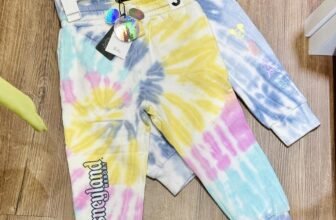 [🆕🇻🇳] Nhà Hạt Dẻ – Thời trang Trẻ em và Gia đình 😎❤️️⭐️ SALE LẺ SIZE !!Bộ nỉ bông dư xịn Cotton on kids loang hot trend màu cực xinh lun. Set này hãng bán cực kì đắt. Tiền 1c áo mua đc 2 bộ nhà Dẻ luôn ý nên  , shares-0✔️ , likes-3❤️️ , date-2024-11-06 00:46:21🇻🇳🇻🇳🇻🇳📰🆕