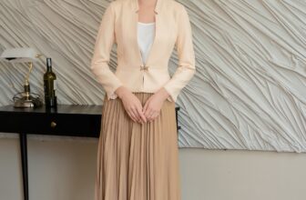 [???] Thời trang Đan Châu  ? Top1Fashion ?  𝐕𝐞𝐬𝐭 – 𝐂𝐡â𝐧 𝐯á𝐲: 𝐁ộ đô𝐢 𝐡𝐨à𝐧 𝐡ả𝐨 𝐜𝐡𝐨 𝐪𝐮ý 𝐜ô 𝐜ô𝐧𝐠 𝐬ở!
Một set đồ vừa thanh lịch, vừa dễ dàng kết hợp, giúp bạn luôn tự tin và tỏa sáng mỗi ngày. Thiết kế ti , shares-0✔️ , likes-25❤️️ , date-2024-11-07 20:00:11????????