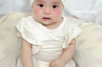 [???]  Min.A Kid – Mũ/Tuban Cho Bé Yêu  ?‍?❤️️?⭐️ Mũ gấu xinh quá – sau pic này các mẹ chốt đơn ầm ầm nhé
Dáng basic đội mọi lúc mọi nơi được luôn . Che tóc húi mà vẫn điệu đà
#mũ_gấu
, shares-0✔️ , likes-2❤️️ , date-2024-11-07 16:59:50????????