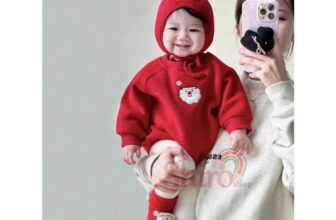 [???] Shiro Shop – by Korea ?‍?❤️️?⭐️ Mẹ ơi Xmas cận kề
Mẹ ưng mẫu nào mua về cho emm _____________________________________
Body + nón #149k mẹ nha, Shiro luôn bao kiểm hànggg  Chất nỉ bông H , shares-0✔️ , likes-4❤️️ , date-2024-11-07 16:00:26????????