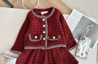 [???] Lê Ngọc Dung – Chuyên sỉ Qate  ?‍?❤️️?⭐️ Về nhiều đồ xinh cho bé mặc Noel – Tết nè các mẹ ơii
Sét dạ hàng 2 lớp kết hợp chân váy xoè xếp ly bé mặc nên sang chảnh lắm ạ
Mã #K3 sz 8-26kg
Em mời  , shares-0✔️ , likes-0❤️️ , date-2024-11-12 05:31:37????????