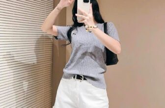 [???] ELIS Shop vnxk – 12 thiên hộ dương p1 Q. Gò vấp HCM  ? Top1Fashion ?  Len  polo logo cổ tim
dệt vừa mình, ko bị dày quá gây nóng – thích hợp quanh năm mọi miền luôn. Mặc êm thoải mái lắm. Ẻm hot sẵn rùi ha nên em không cần  , shares-0✔️ , likes-1❤️️ , date-2024-11-09 23:08:23????????