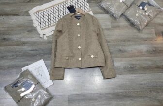 [🆕🇻🇳] Xuất Xịn Zara Mango (Jolie Shop) 👕 Top1Fashion 👗  Dạ gấm e dư ít chiếc lẻ sz màu
Chất dạ rất sang luôn các Bác ạ, mua mặc hay mua làm quà tặng các Cô 20/11 cũng rất đẹp và ý nghĩa
Sz S M L
500k
, shares-2✔️ , likes-10❤️️ , date-2024-11-11 16:33:36🇻🇳🇻🇳🇻🇳📰🆕