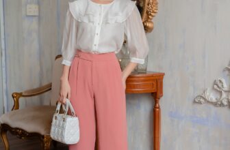 [???] Thời trang Đan Châu  ? Top1Fashion ?   Chỉ cần một chút tinh tế, cả ngày đẹp rạng ngời!
Kết hợp áo kiểu trắng thanh lịch và quần tây hồng tươi tắn, bạn sẽ luôn nổi bật và tự tin mỗi ngày. Dễ m , shares-0✔️ , likes-9❤️️ , date-2024-11-09 17:00:07????????
