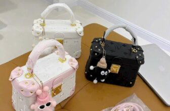 [🆕🇻🇳] Mr.Young Store – Thời Trang Phong Cách MR.YOUNG 👕 Top1Fashion 👗  Màu xanh rêu nổi bật giữa sắc thuSet đồ này là sự kết hợp hoàn hảo giữa áo khoác dày dặn, khăn choàng và chiếc mũ len ấm áp. Phong cách vừa phóng khoáng , shares-0✔️ , likes-1❤️️ , date-2024-11-11 17:55:08🇻🇳🇻🇳🇻🇳📰🆕