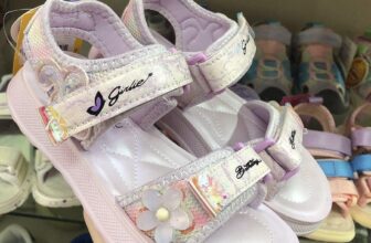 [🆕🇻🇳] Shop ZUKA Thời Trang Trẻ Em Cao Cấp 😎❤️️⭐️ Dọn kho nhập hàng mới
#Sale30% các mã giày bên dưới
Sz trên hình ạ ( hàng lẽ size )
Khách chốt trong 2 ngày giúp em ạ
11-12/11
Khách đến shop dc thì , shares-0✔️ , likes-5❤️️ , date-2024-11-11 17:51:41🇻🇳🇻🇳🇻🇳📰🆕