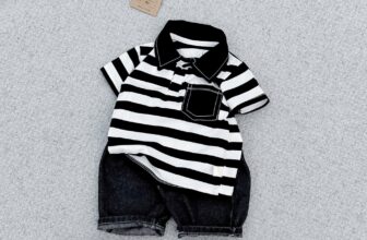 [???]  HTB STORE Chuyên Thời Trang Trẻ Em  ?‍?❤️️?⭐️  NC Siêu phẩm ạ!
ma  bộ bo cổ bẻ
nam
Cục iu cho bé iu nhà e ạ
#175k
với áo cổ bẻ mềm đẹp thiết kế cổ phối áo có túi ngực sịn
.Sét được mic cùng quần , shares-0✔️ , likes-0❤️️ , date-2024-11-12 01:31:46????????