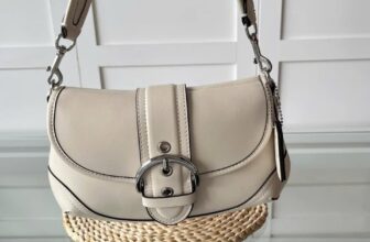 [???] Loan Vo – Chuyên các mặt hàng xuất khẩu quần áo, giày dép, túi xách  ? Top1Fashion ?   Liền SĂN SALE GIÁ Với màu TRẮNG KEM
Cch SOHO FLAP BAG
Mẫu Classic đơn giản nhưng ko kèm phần sang trọng, luôn có điểm nổi bật để các nàng ưa chuộng ạ
, shares-1✔️ , likes-1❤️️ , date-2024-11-11 18:06:37????????