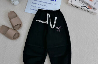 [🆕🇻🇳] BonKids – Thời trang trẻ em 🧑‍🧒❤️️👶⭐️ Quần nỉ 2 da bé gái thêu nơ
Size đại 110-150 chuẩn 22-40kg
Thiết kế ly gối, bo chun gấu tạo phong cách cá tính, khỏe khoắn cho bé.
, shares-0✔️ , likes-0❤️️ , date-2024-11-10 23:14:37🇻🇳🇻🇳🇻🇳📰🆕